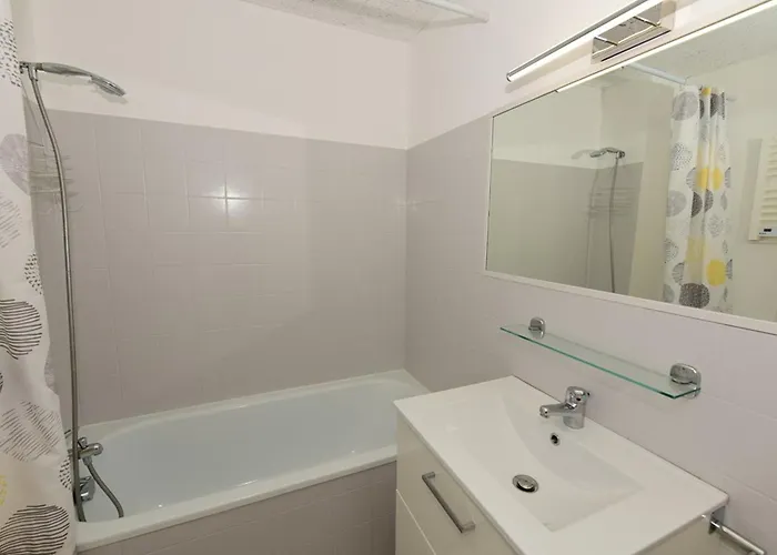 Au Lavandou, 4 Pers, Clim, Parking, Wifi - Fr-1-803-5 * Le Lavandou